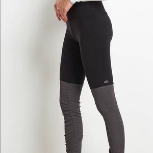 Alo Yoga “Goddess Leggings” Black/Stormy Heather